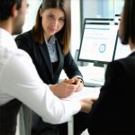 Abogado de inmigración: ¿Cómo evitar que USCIS cierre tu caso 2026?